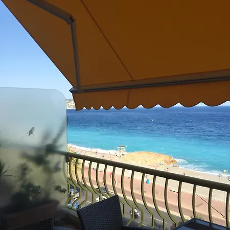 Beachfront Promenade Des *