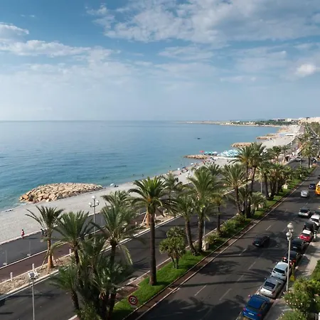 Beachfront Promenade Des *