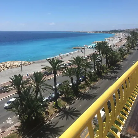 Beachfront Promenade Des 公寓 *