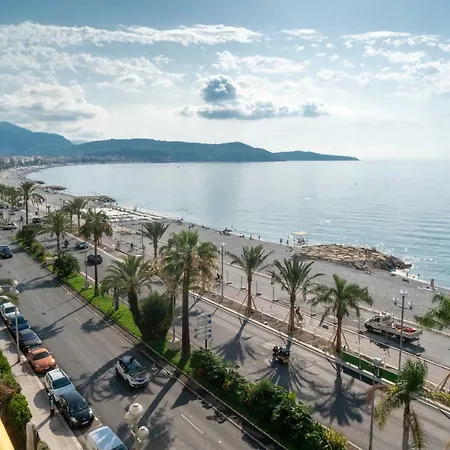 Beachfront Promenade Des Ницца