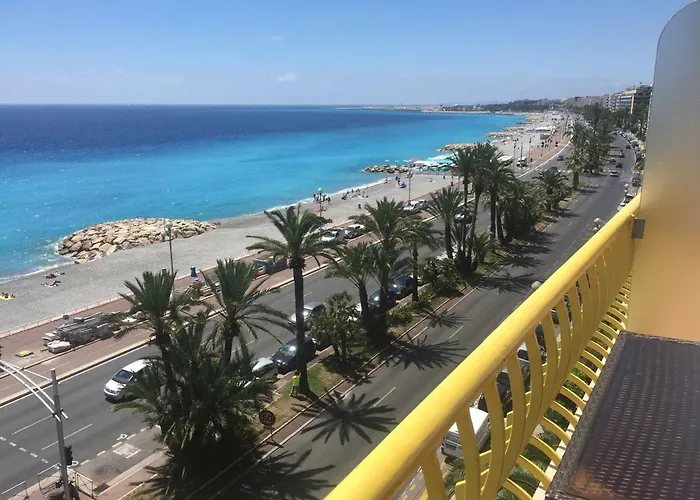 Beachfront Promenade Des Apartment *