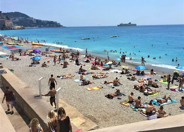 Beachfront Promenade Des 公寓