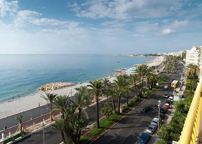 Beachfront Promenade Des *