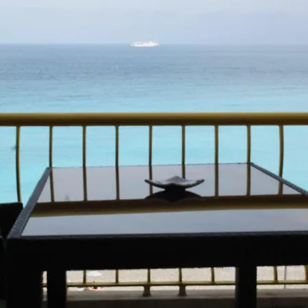 Beachfront Promenade Des Apartamento Niza