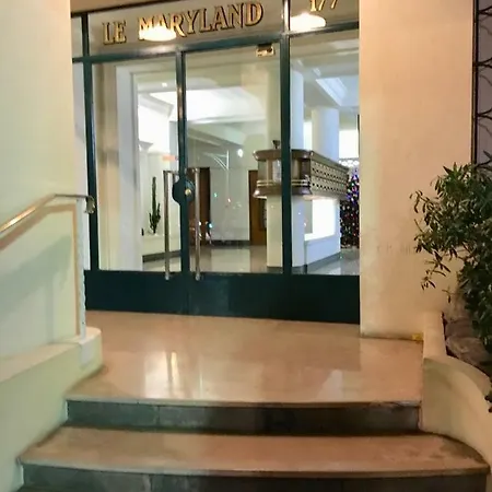 Beachfront Promenade Des Nice