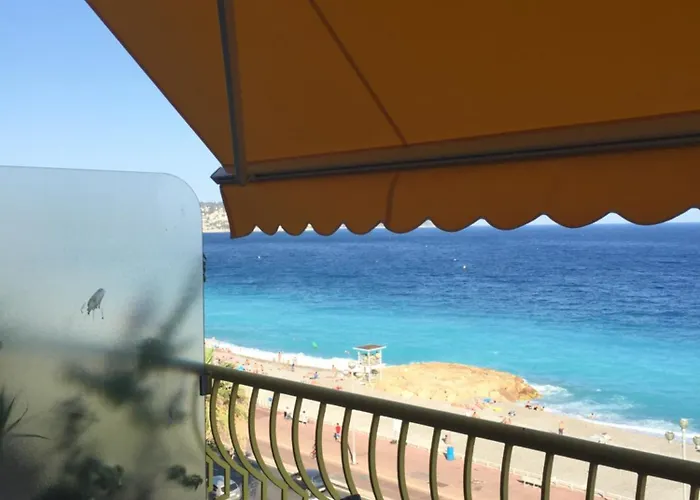 Beachfront Promenade Des *
